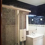 Chalas Place Apartamento