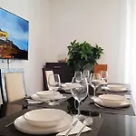 Chalas Place Apartamento *